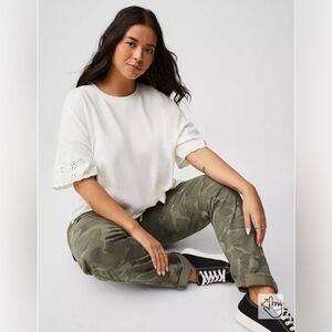 Torrid White Short Sleeve Cropped Fleece Tee